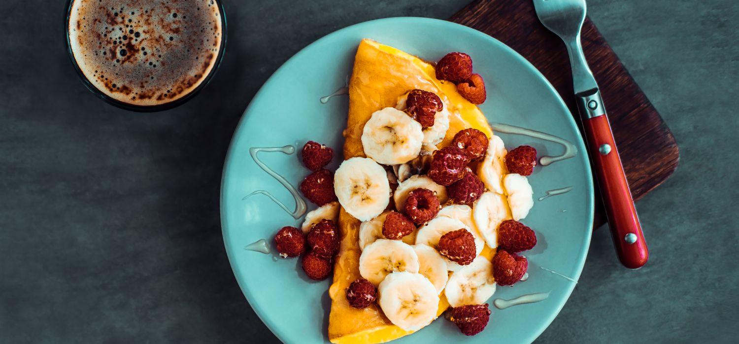 banana and raspberry fruit crepes
